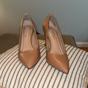 Kelly & Katie Tan Pumps